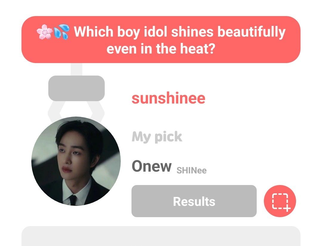A moment captured by Onew (SHINee)'s fan