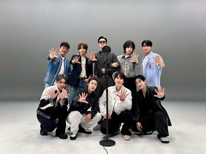 Behind-the-scenes cut of Super Junior
