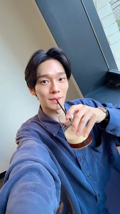 Latest photo of Chen (EXO)