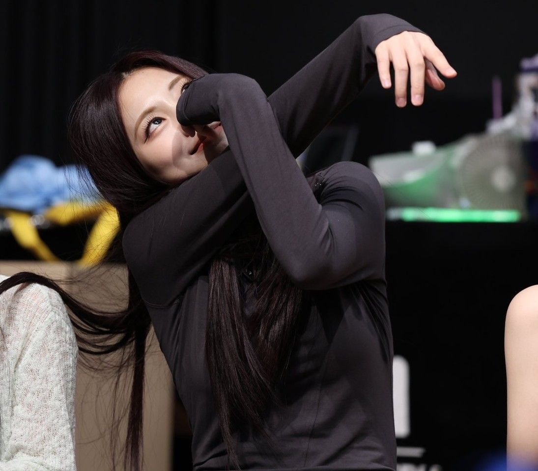 Foto aktivitas terbaru Tzuyu (TWICE)