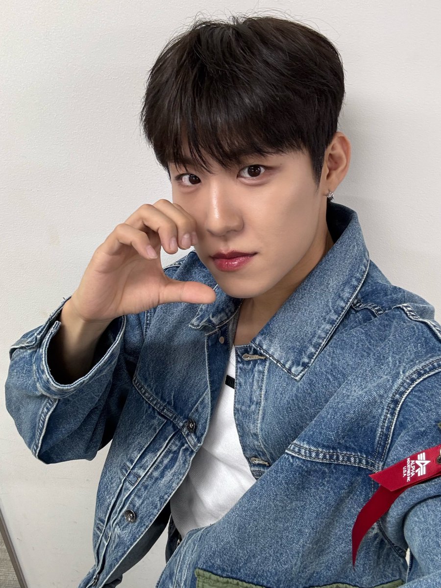 A moment captured by AB6IX's fan