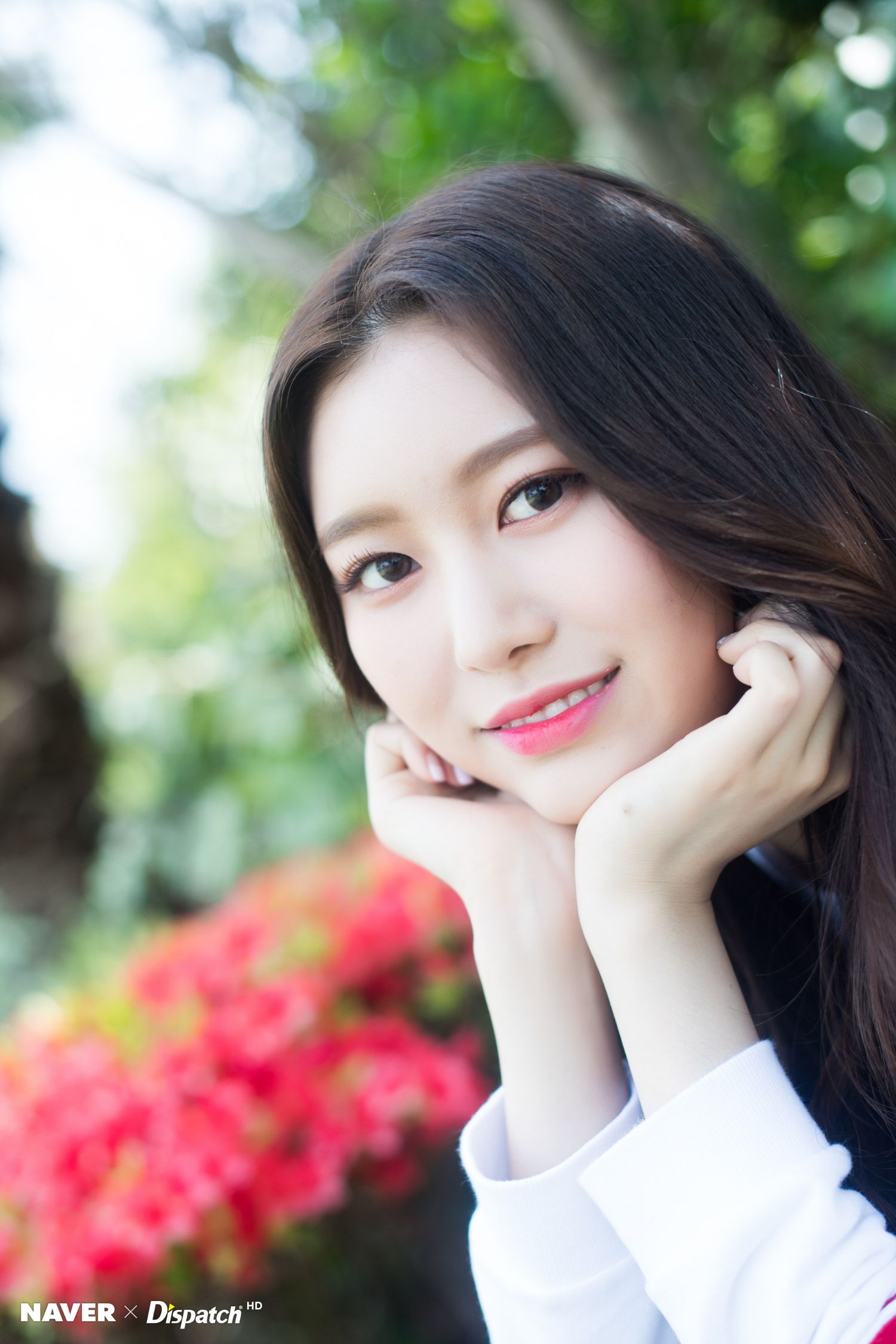 A moment captured by MOMOLAND's fan