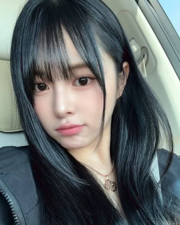 Behind-the-scenes cut of E:U (EVERGLOW)