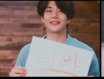 A moment captured by MJ (ASTRO)'s fan