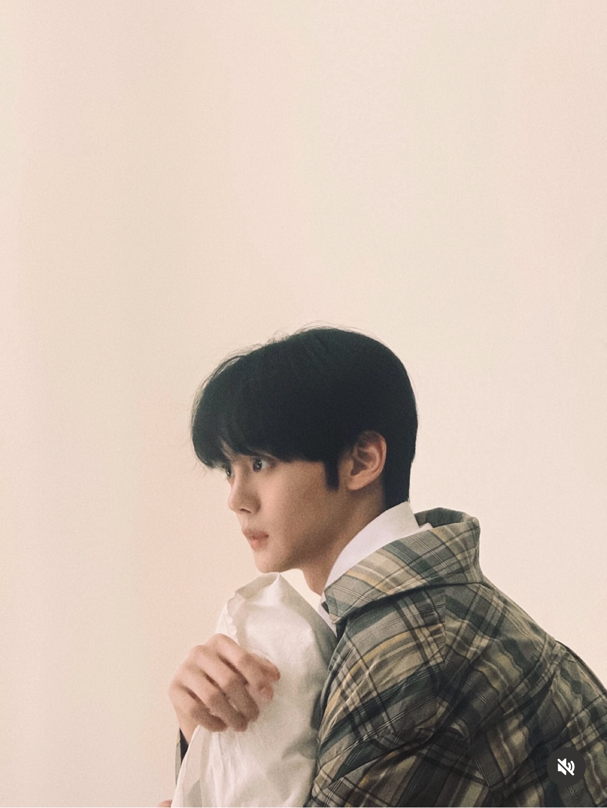 A moment captured by Kim Gyuvin (ZEROBASEONE)'s fan