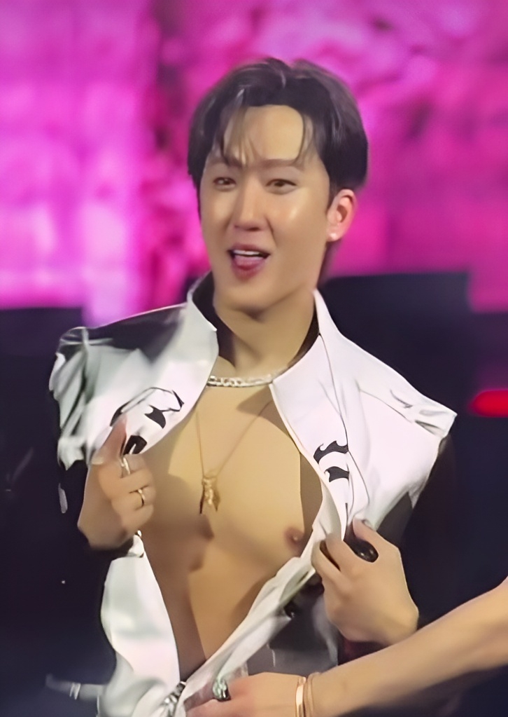 Behind-the-scenes cut of Changbin (Stray Kids)
