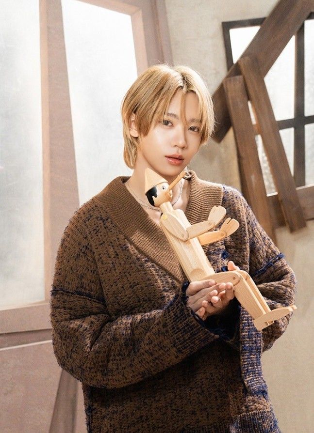 A moment captured by Zhang Shuaibo (AHOF)'s fan