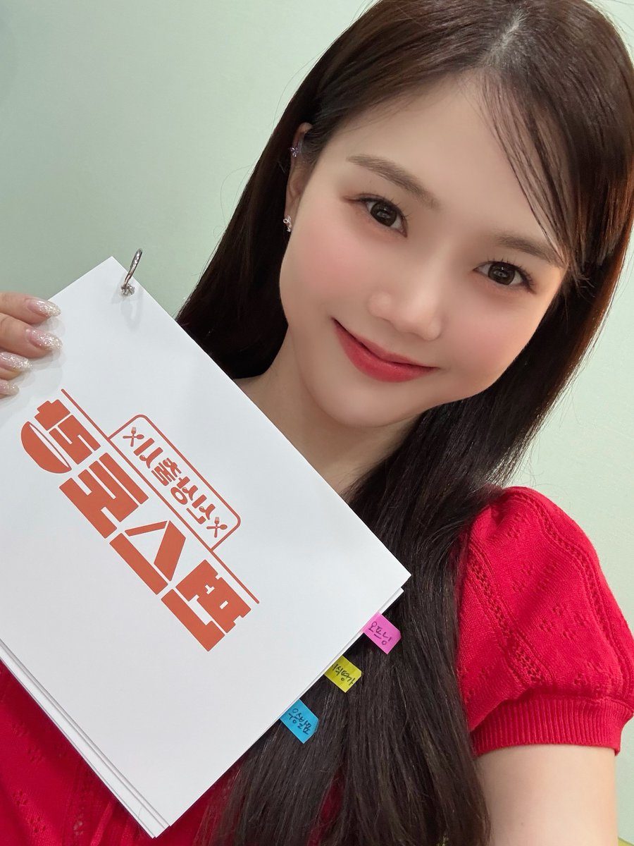 A moment captured by OH MY GIRL's fan