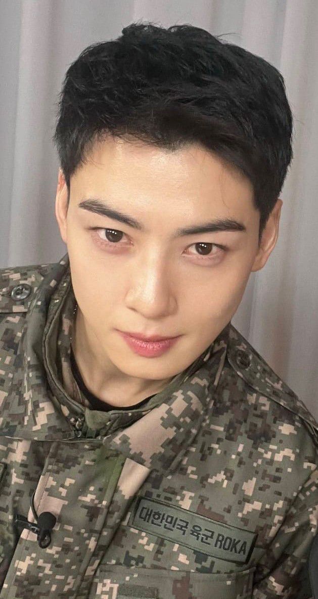 Today's most popular wallpaper in the Eunwoo (ASTRO) community