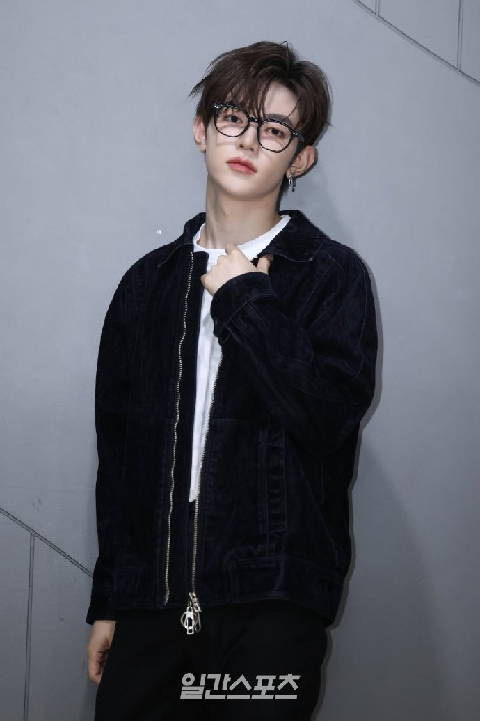 Behind-the-scenes cut of Zhang Hao (ZEROBASEONE)
