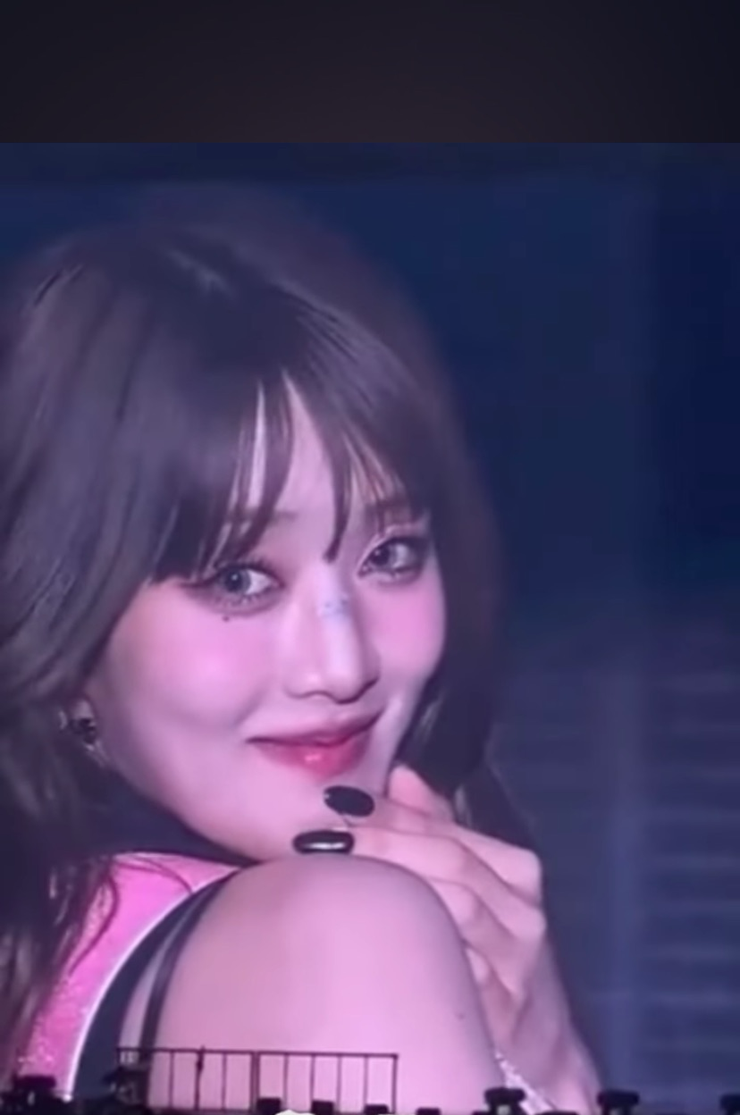 A moment captured by i-dle's fan