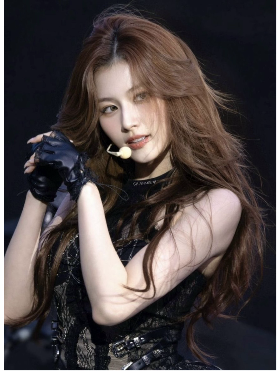 Latest photo of Sana (TWICE)