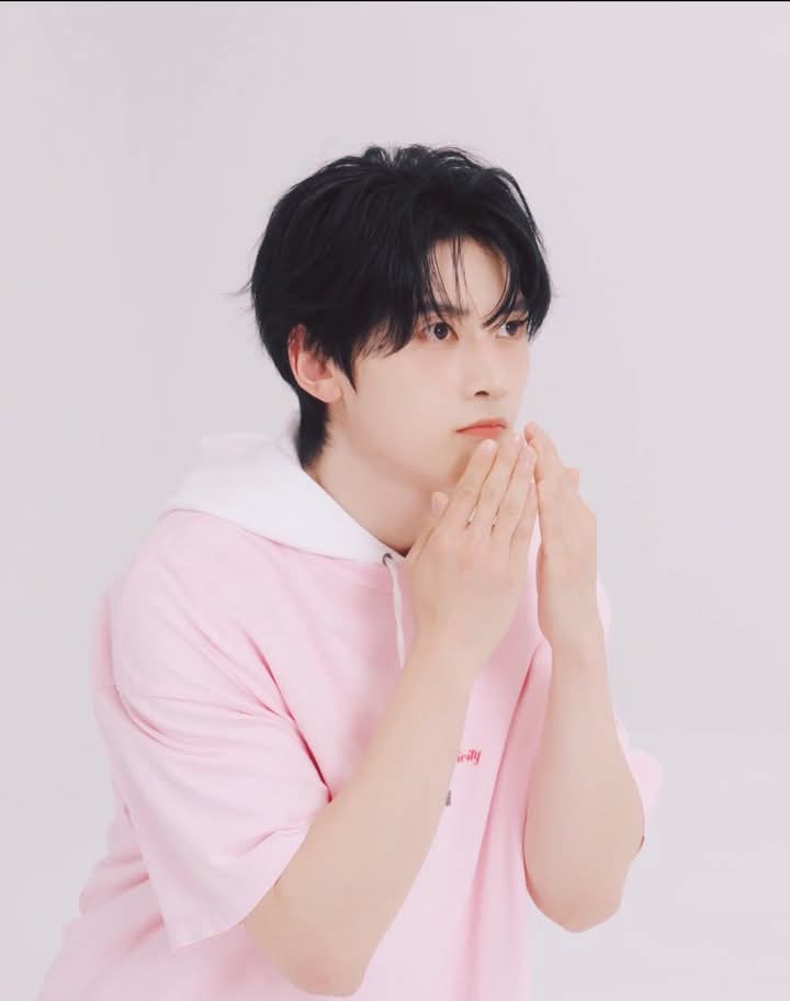 Recent activity shot of Seok Matthew (ZEROBASEONE)