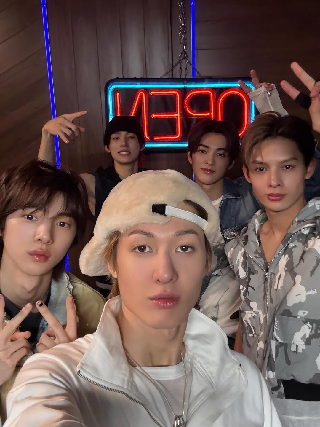 Behind-the-scenes cut of CORTIS