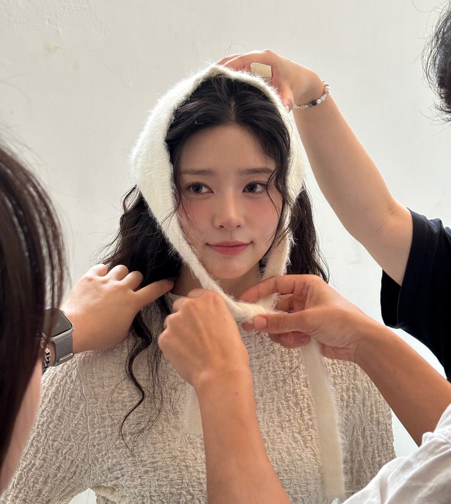 Behind-the-scenes cut of Kim Minju