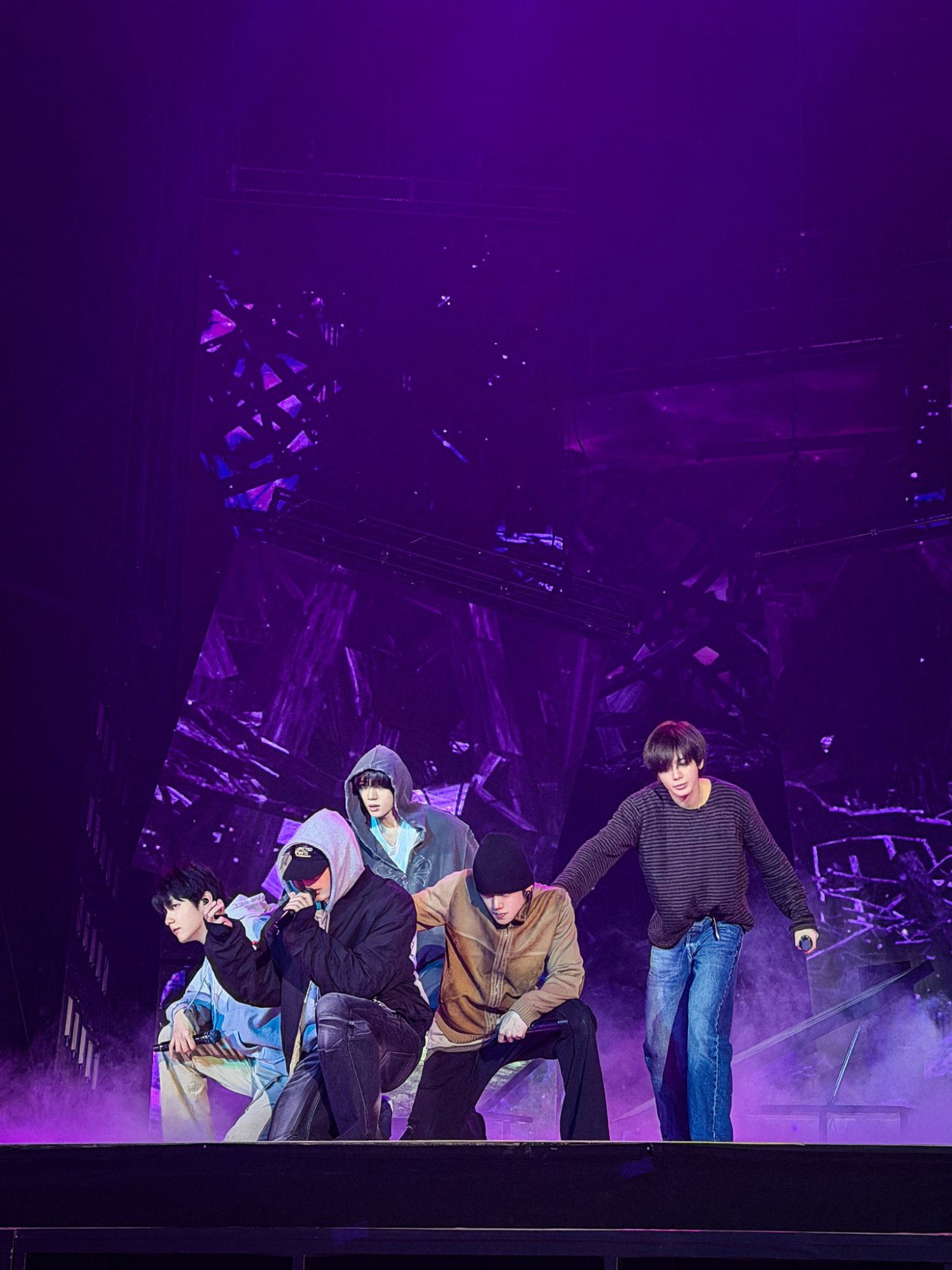 투모로우바이투게더의 비하인드 컷