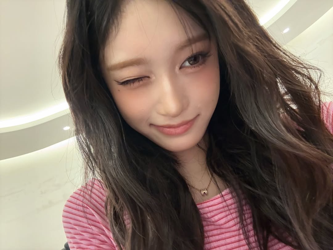 A moment captured by Leeseo (IVE)'s fan