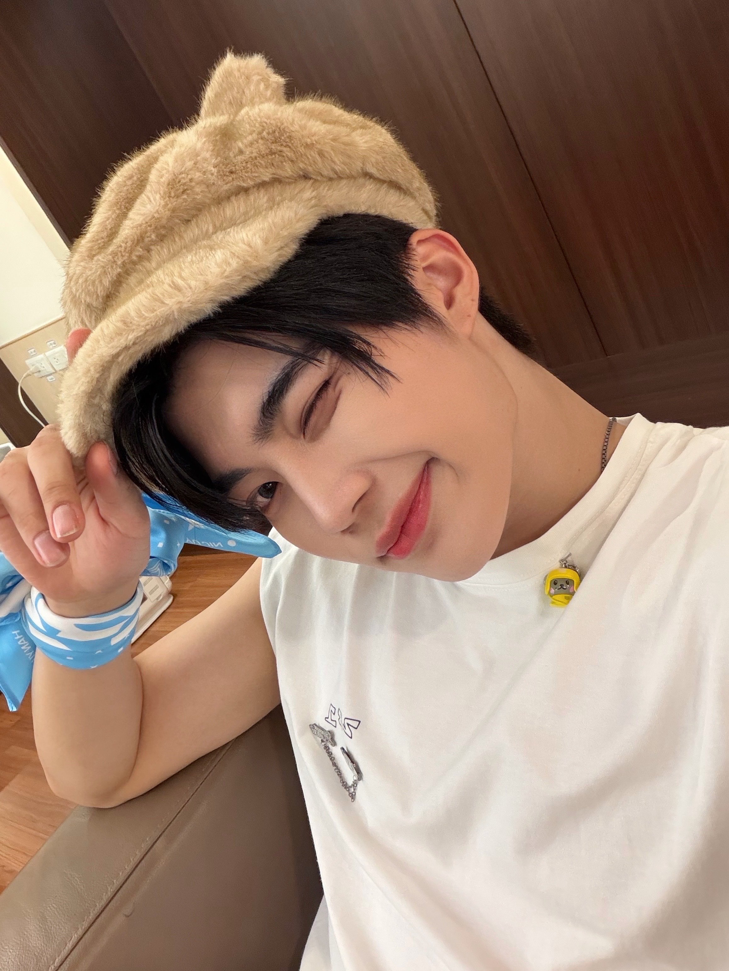 Foto terbaru Park Gunwook (ZEROBASEONE)