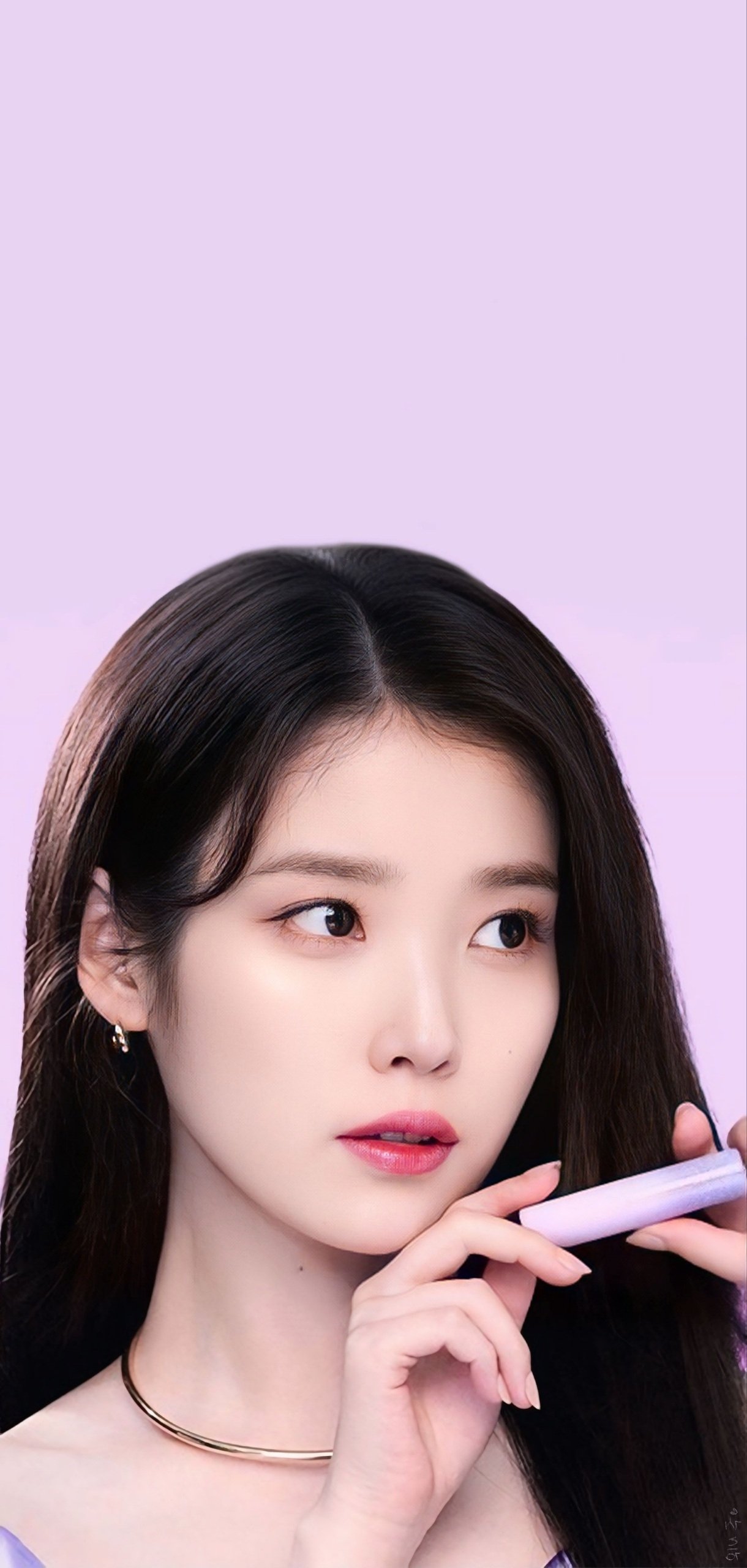 Behind-the-scenes cut of IU