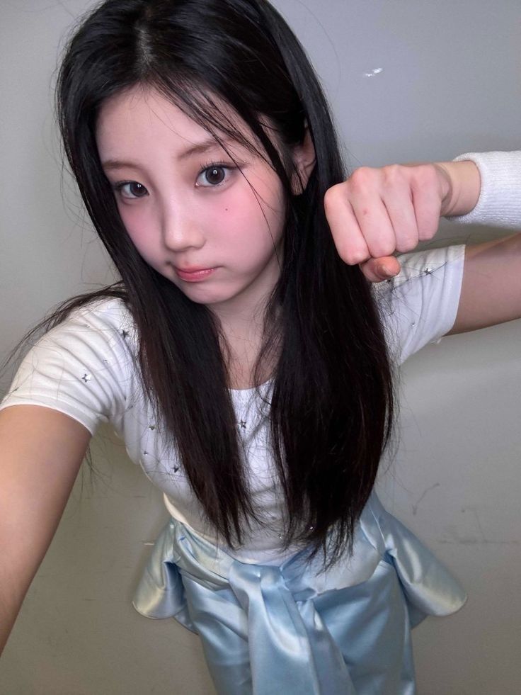 Recent activity shot of Wonhee (ILLIT)