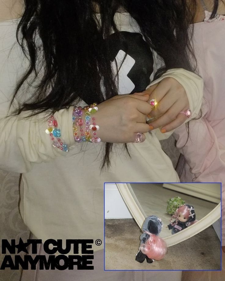 Behind-the-scenes cut of ILLIT