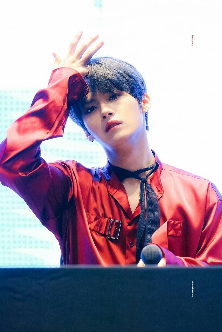 Behind-the-scenes cut of Lee Know (Stray Kids)