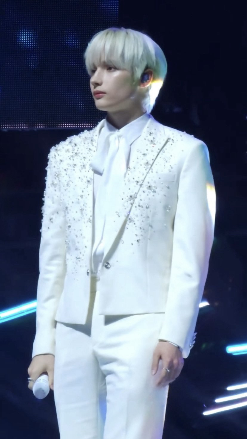 A heartfelt wallpaper shared by HueningKai (TOMORROW X TOGETHER)'s fans