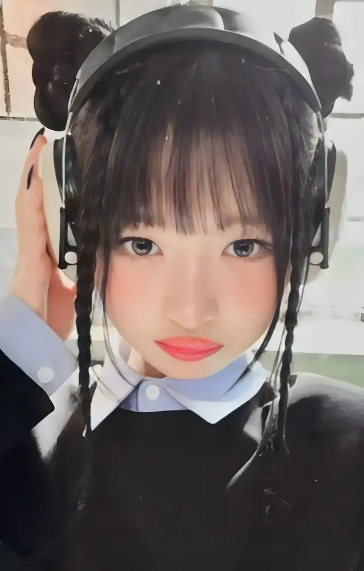 Foto terbaru Rei (IVE)