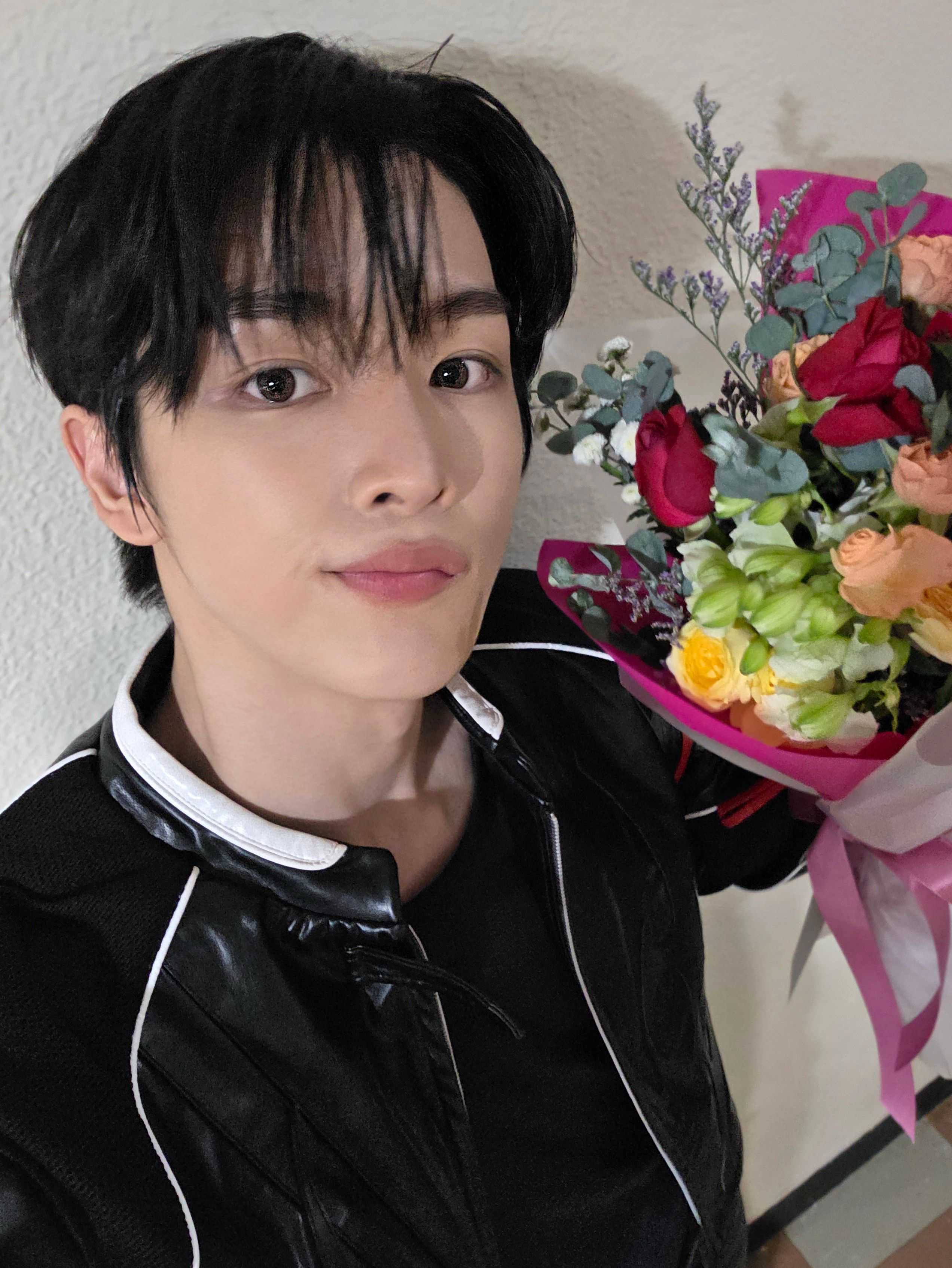 Recent activity shot of Sungchan (RIIZE)