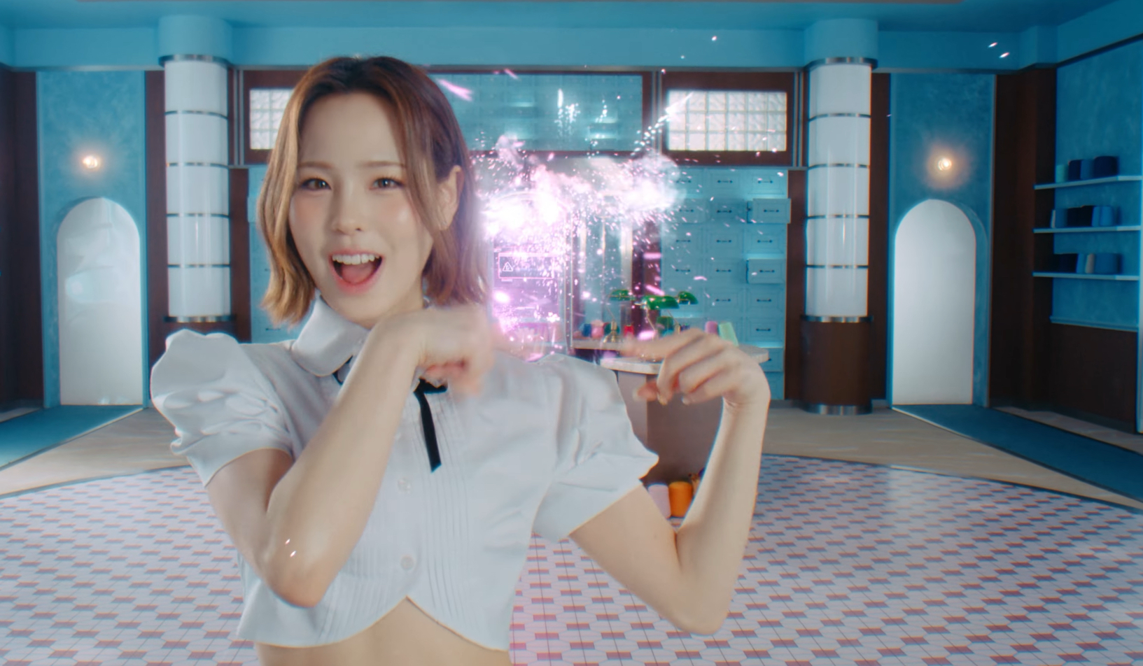 Behind-the-scenes cut of Mako (NiziU)