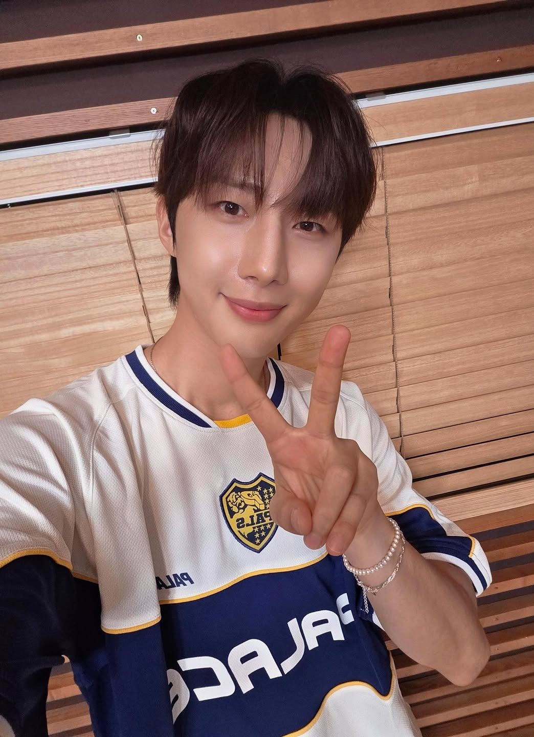 Recent activity shot of Hui (PENTAGON)