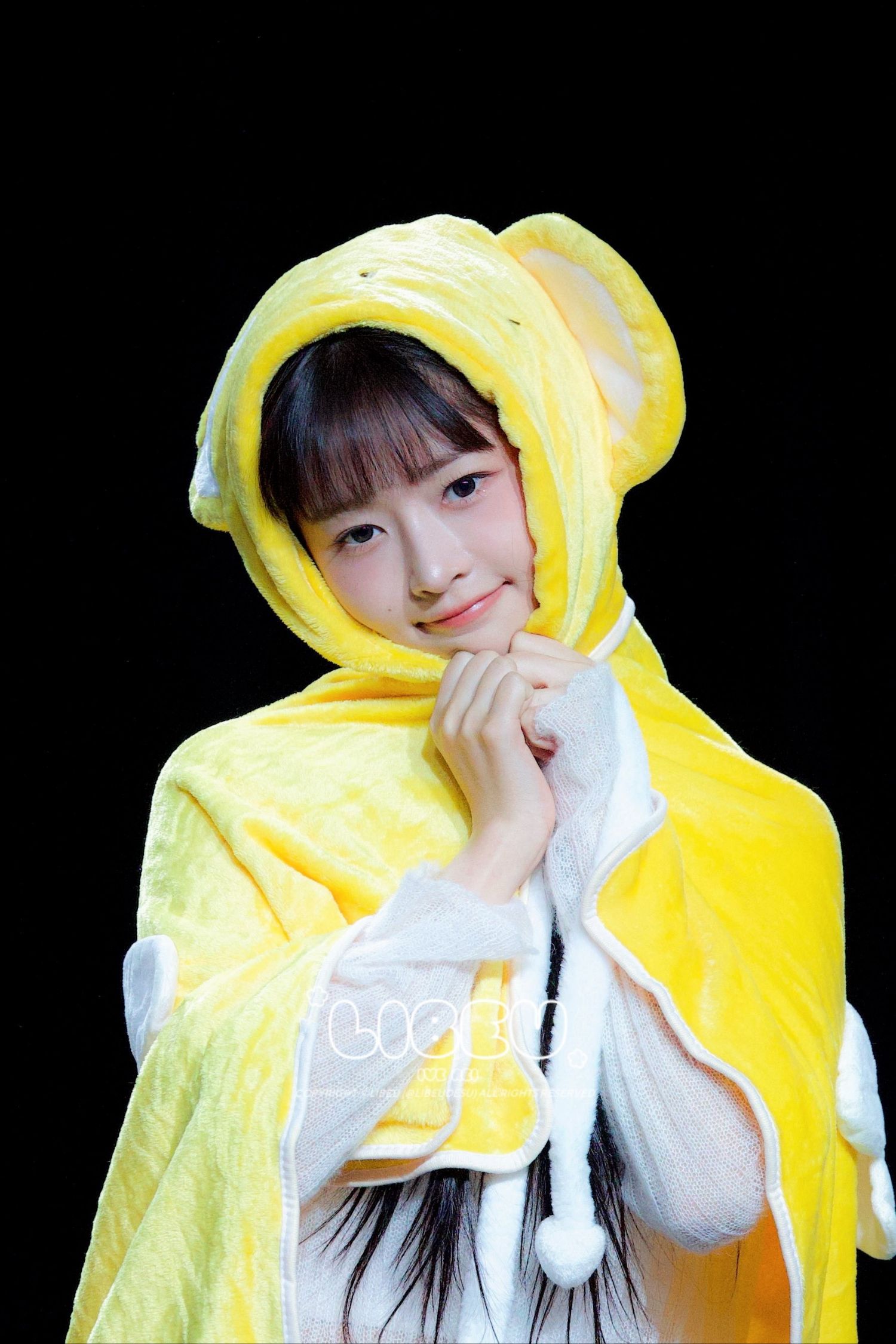 Behind-the-scenes cut of Rei (IVE)