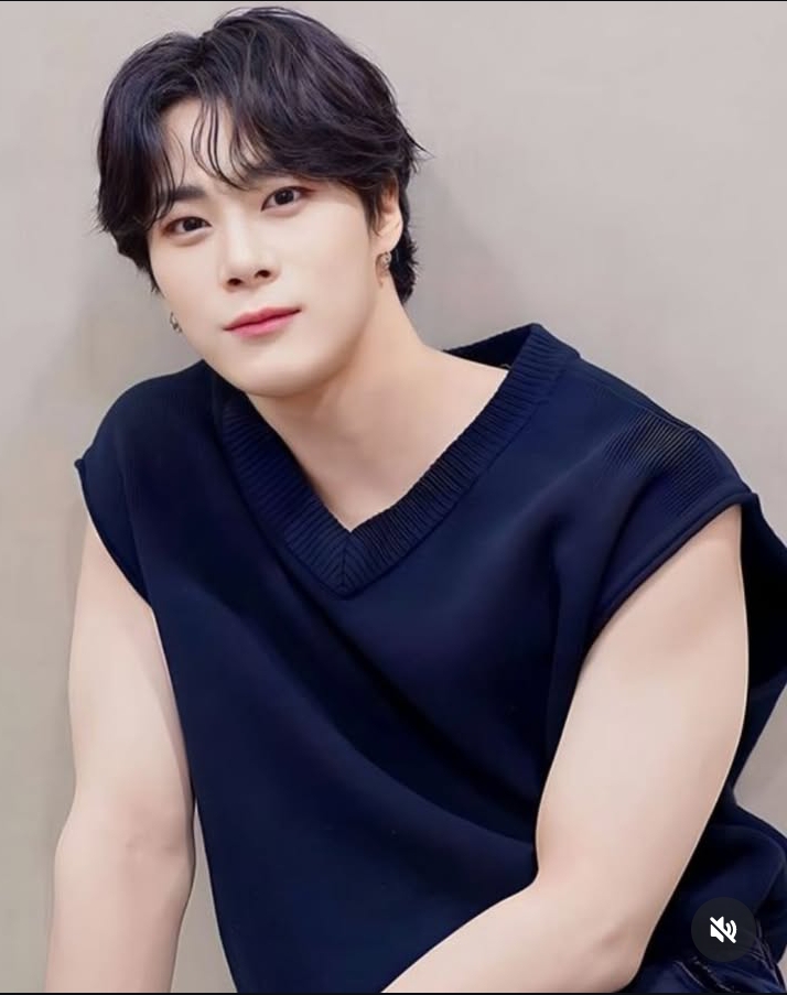 Latest photo of Moonbin (ASTRO)