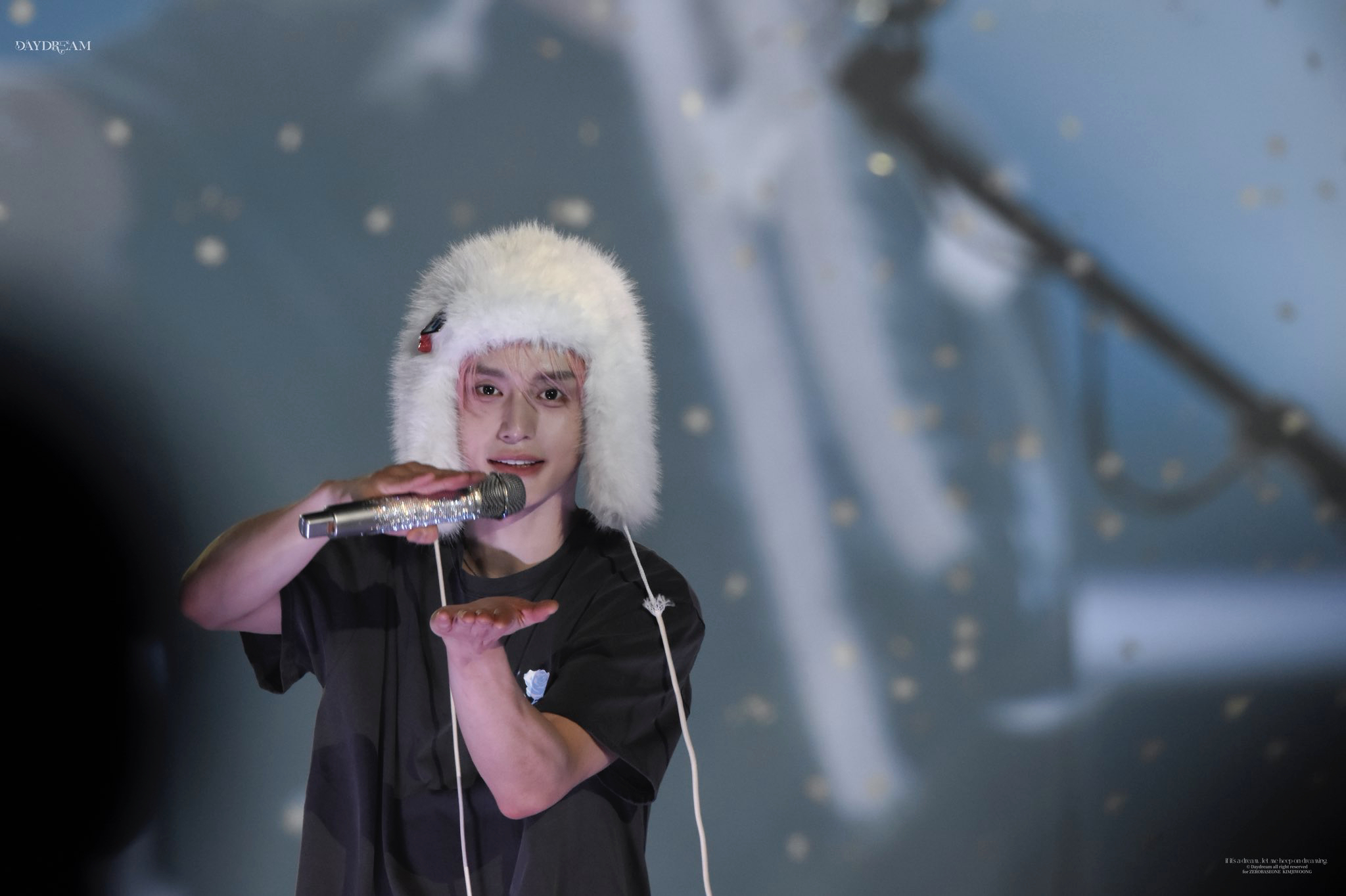 キム・ジウン (ZEROBASEONE)の舞台裏ショット