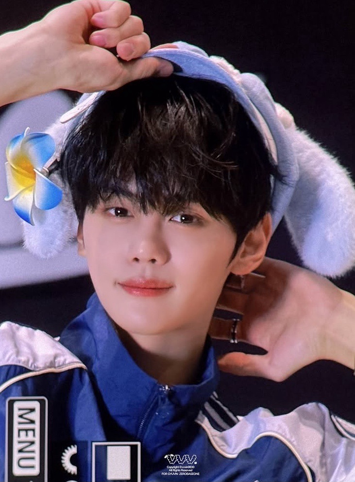 A moment captured by Kim Gyuvin (ZEROBASEONE)'s fan