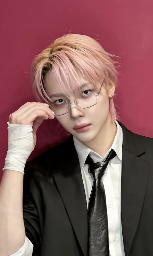 A heartfelt wallpaper shared by Nicholas (&TEAM)'s fans