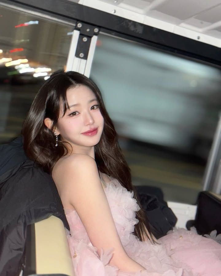 Foto terbaru Jang Wonyoung (IVE)
