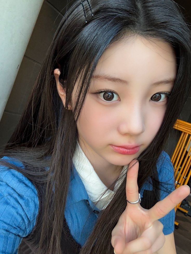 Recent activity shot of Wonhee (ILLIT)