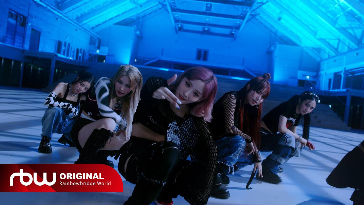 A moment captured by PURPLE K!SS's fan