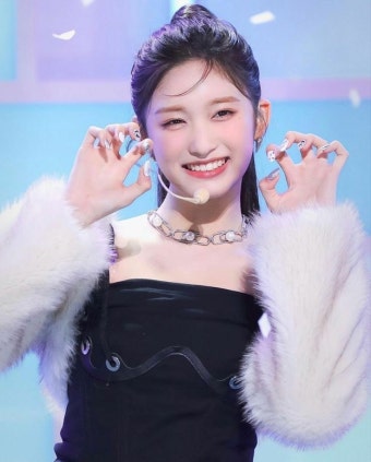 イソ (IVE)の舞台裏ショット