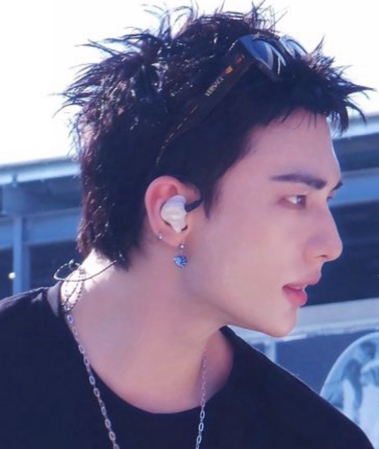 Latest photo of Hyunjin (Stray Kids)