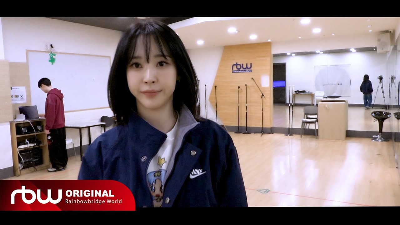 Behind-the-scenes cut of Moonbyul (MAMAMOO)