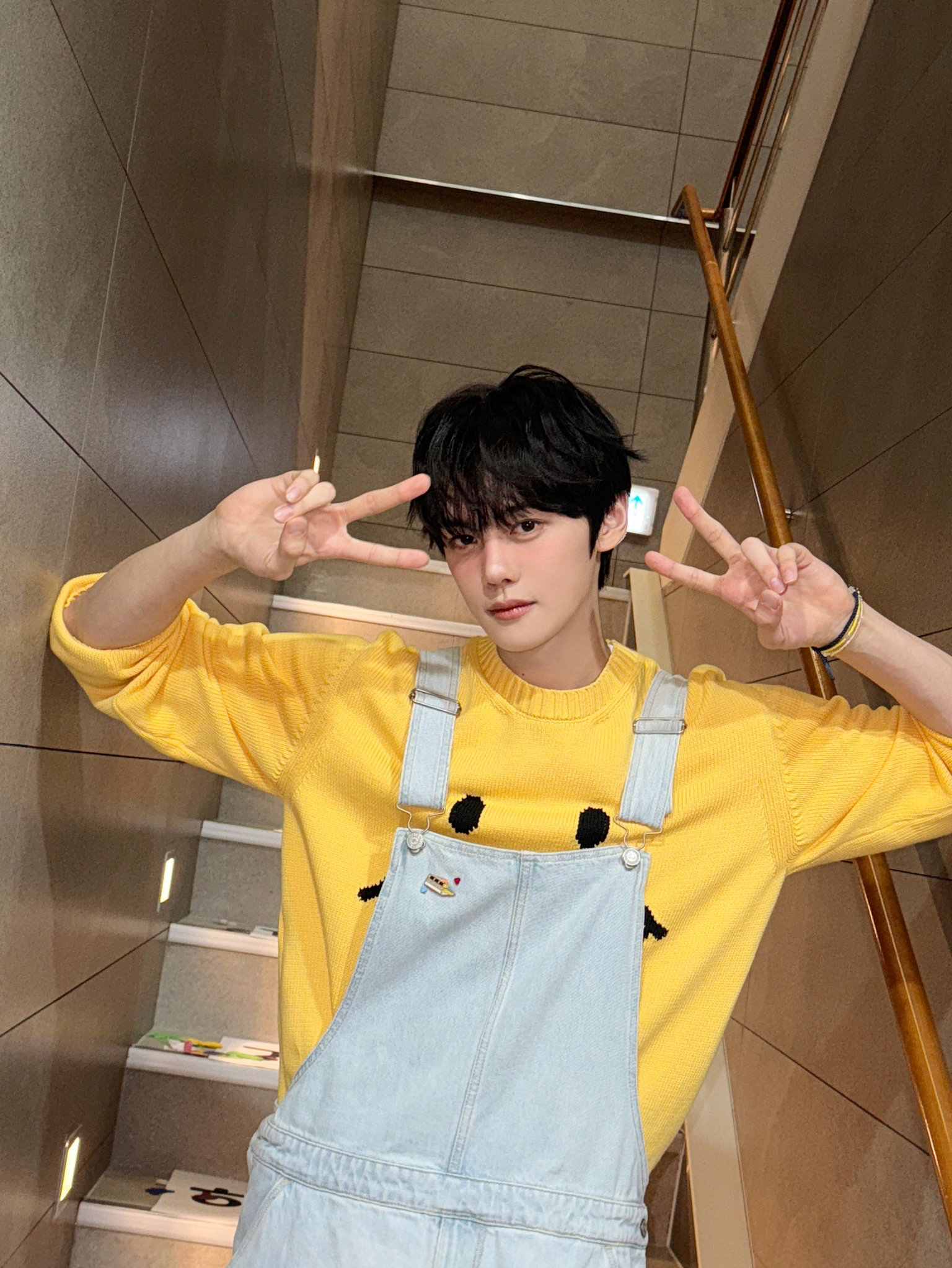 Recent activity shot of Kim Gyuvin (ZEROBASEONE)