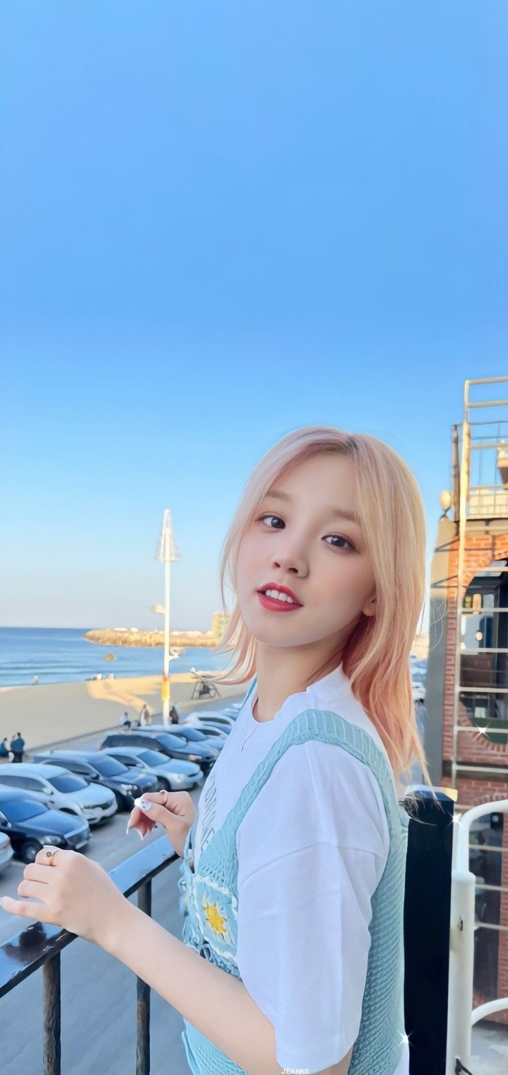 Fan-made special wallpaper for Yuqi (i-dle)