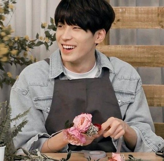 Recent activity shot of Wonwoo (SEVENTEEN)