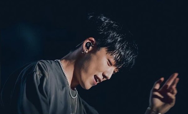 A moment captured by BOBBY (iKON)'s fan