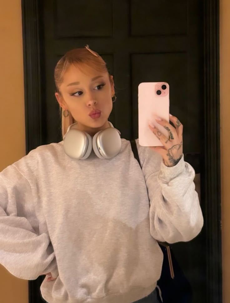 A moment captured by Ariana Grande's fan