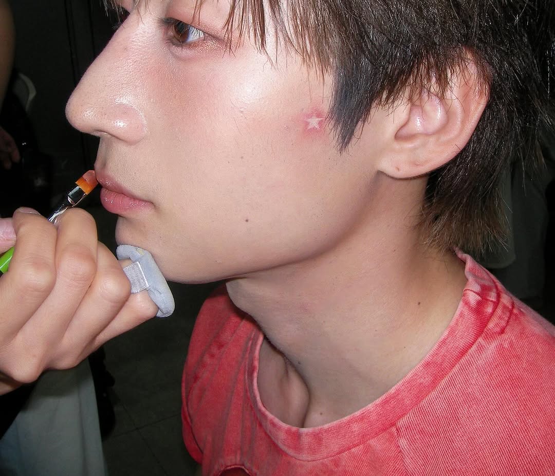Behind-the-scenes cut of Han Seungwoo