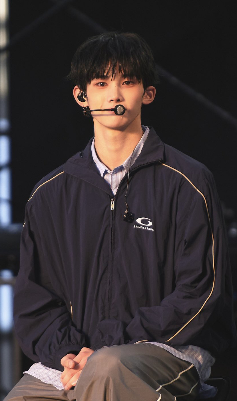 Recent activity shot of Jo (&TEAM)