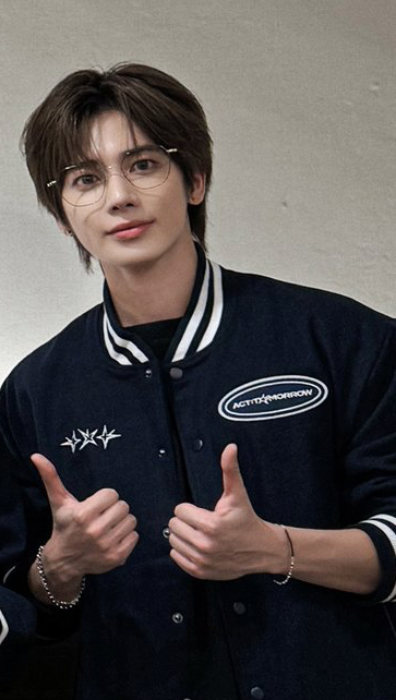 A heartfelt wallpaper shared by Taehyun (TOMORROW X TOGETHER)'s fans